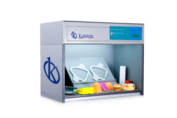 Optimization of Chromatic Control in Laboratories with Color Light Boxes